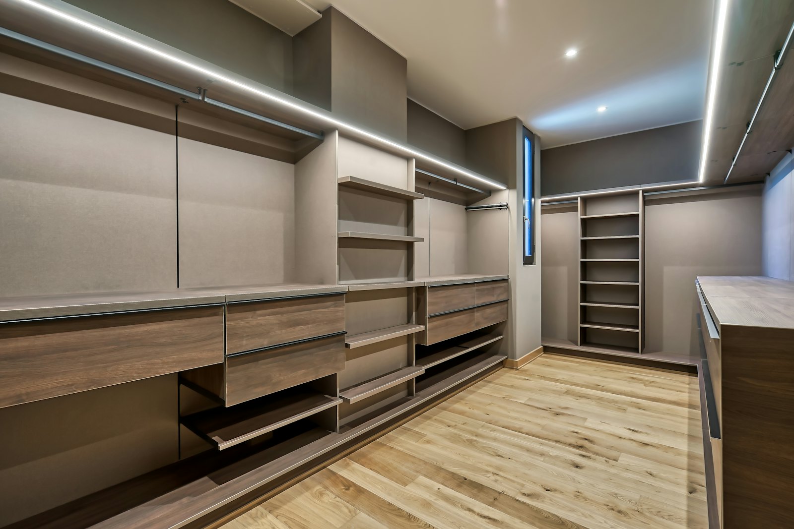 Walk-in with wood drawers